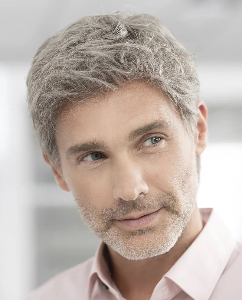Steven Sport, peluca de Ellen Wille Hairformance